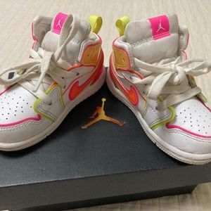 Nike Jordan 1 MID EDGE GLOW toddler size 7